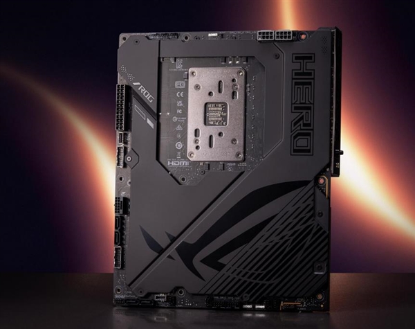 lock the ROG Lab」震撼科隆游戏展pg电子模拟器免费版释放巅峰战力！ROG「Un(图4)