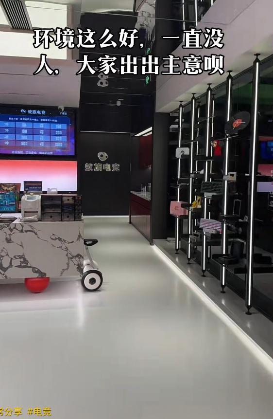 开网咖开业后顾客没几个很心塞：实体店好难pg电子试玩网站免费38岁男子投资几十万(图3)